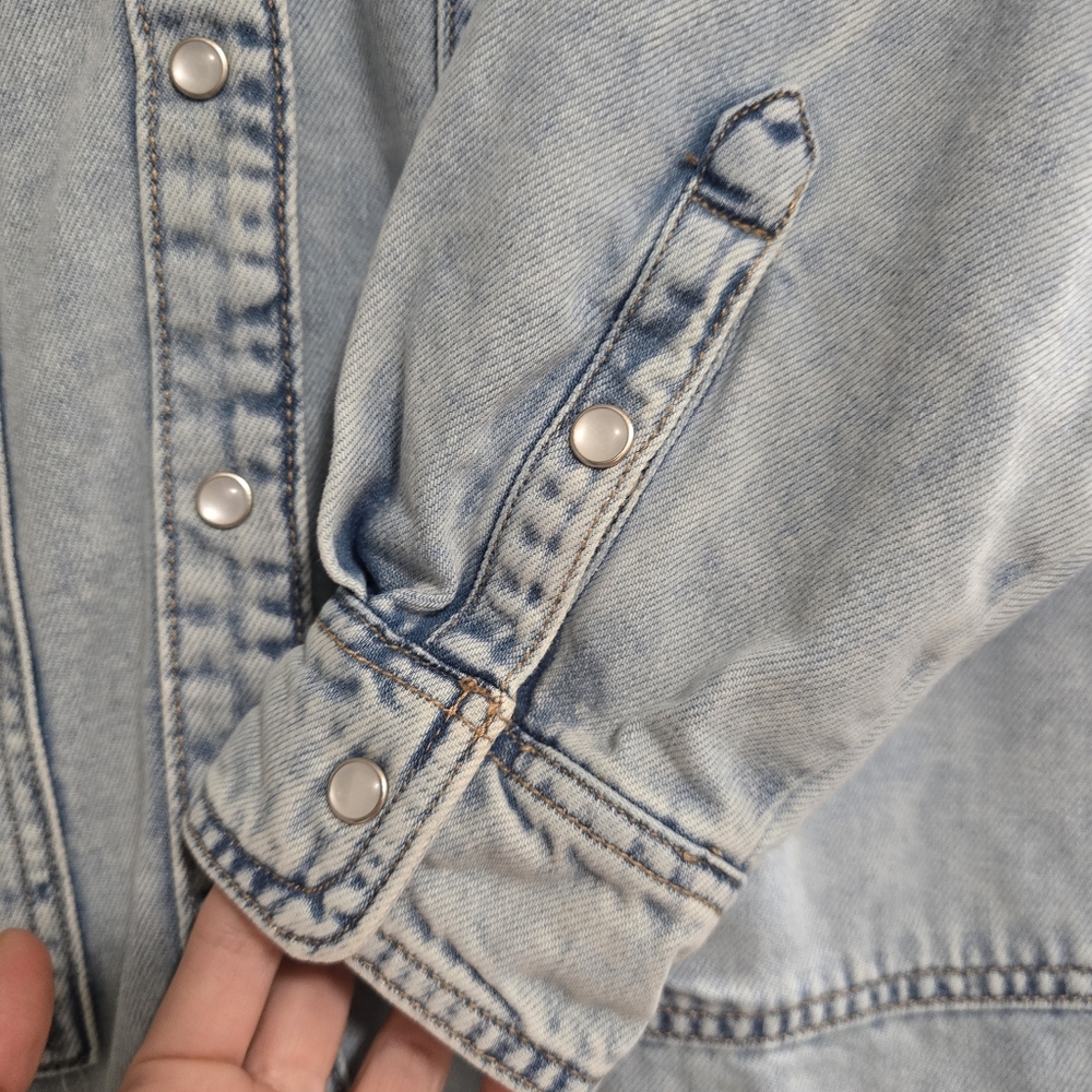 🌟7/25$ WILD FABLE Denim Perl Snap Jacket - Picture 4 of 8